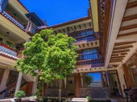 Lijiang Riyuege Inn