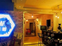 151В°Gray Theme Inn