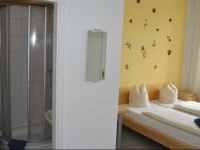 A bed Privatzimmer Dresden - Nichtraucherpension