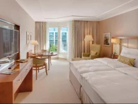 GRAND ELYSEE Hamburg