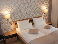 GГ¤stehaus Burgberg, Weinhaus Fries