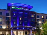 Holiday Inn Express & Suites Anaheim Resort Area