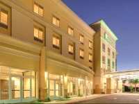 Holiday Inn Hotel & Suites Bakersfield
