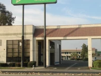 Bakersfield Inn & Suites