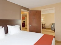 Holiday Inn Express Hotel & Suites Dover