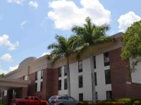 Days Inn & Suites near Jet Blue Park