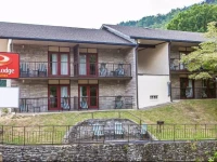 Econo Lodge Inn & Suites on the River