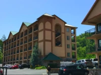 Summit Manor Condominiums 3*