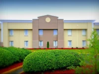 Quality Inn & Suites Airpark East