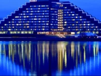 Hyatt Regency Cambridge, Overlooking Boston