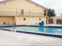 Goldstar Inn & Suites