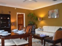 De Luxe Tropical Paradise