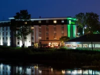 Holiday Inn Milwaukee Riverfront