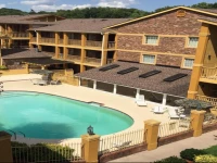 Nashville Airport Inn & Suites