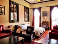 Royal Street Inn & Bar