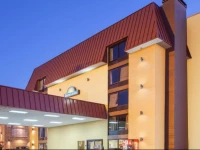Days Inn & Suites Pigeon Forge
