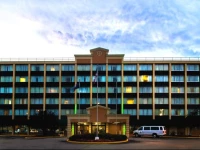 Cottonwood Suites Louisville Fair & Expo Center