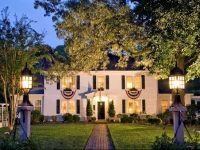 A Williamsburg White House Inn