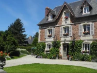 Manoir des Lions de TourgГ©ville