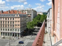 Saxe And The City , Downtown Lyon