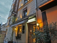Caulaincourt Square Hostel