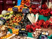 Montmartre Apartments Leo Ferre