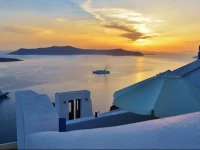 Fira White Residence