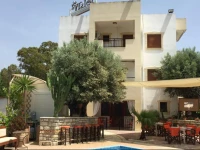 Vrisi Apartments & Villa