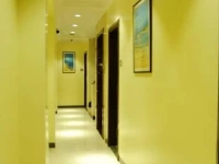 Vista Rooms near Marine Lines Station