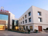 Avalon Hotel & Banquets 3*