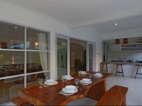 Villa Tropical Flourish