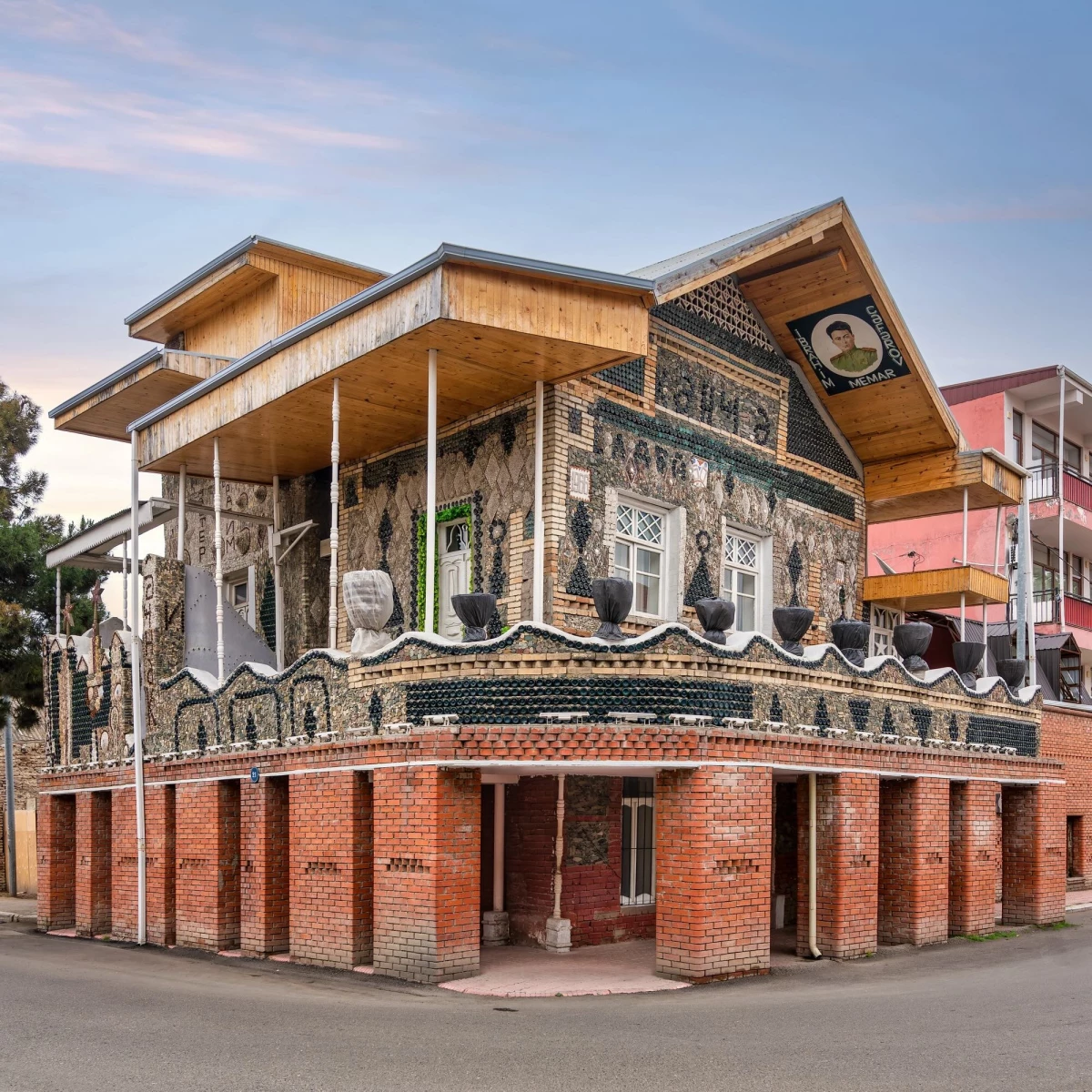 Бутылочный дом