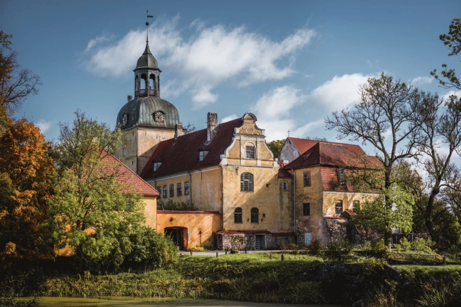 Замок и церковь Лиелстраупе
