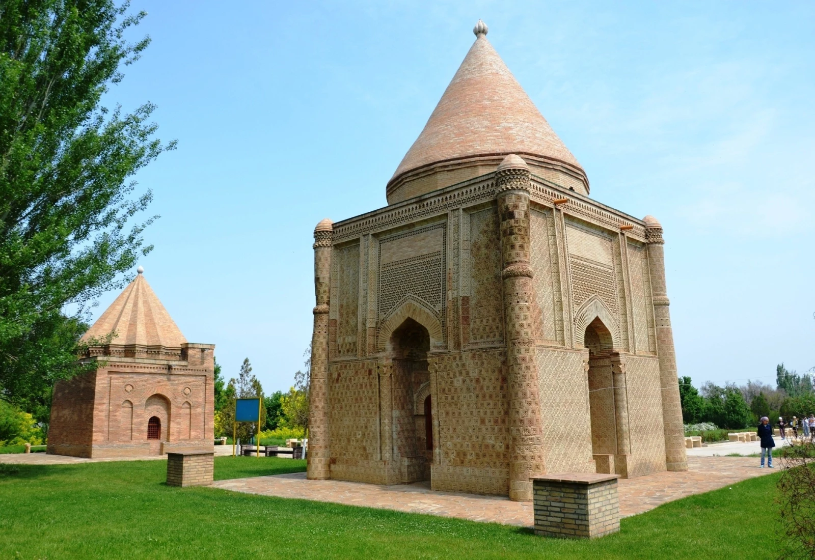 Мавзолей Айша-Биби