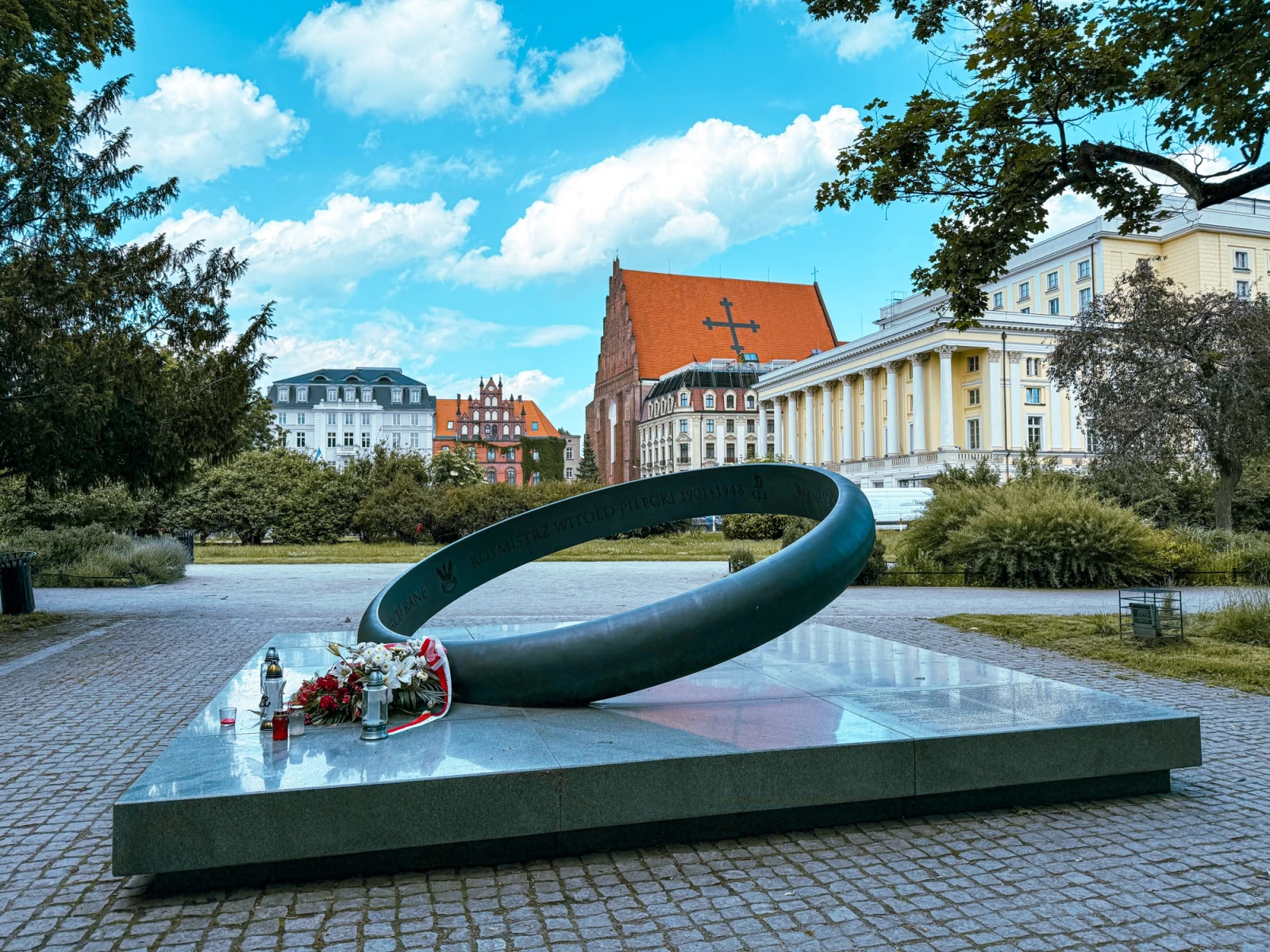 Памятник ротмистру Витольду Пилецкому (Обруч)